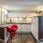 Apartment Warhol